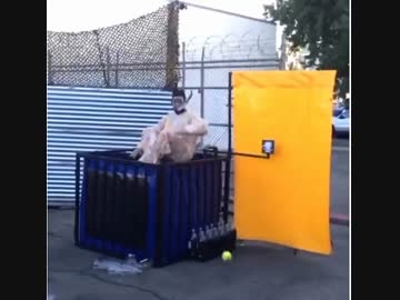 【実験！】体全体にメントスをつけてコーラ風呂に浸かってみると…？