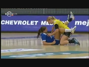 [海外で話題]ﾄﾞｽﾝｶﾞｼｬｰﾝ!「いててて・・・？・・！！」