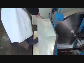 氷屋の氷の切り出し作業風景