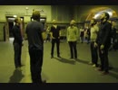 古い駅の講内でプロの声楽家たちが賛美歌を歌ってみた。