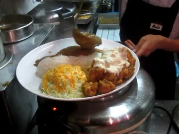 【メガ盛り】カレー倶楽部ルウの１.８キロメガ盛りチキン南蛮カレー