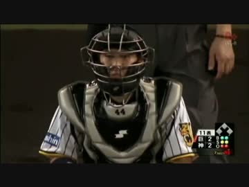 ショートバウンドの投球に対して流れるようなキャッチングと二塁送球