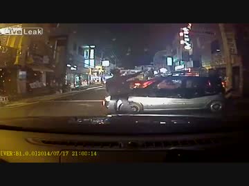 当たり屋に当たられたドライバー、パニックになって2度轢く