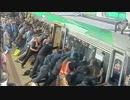 電車とホームに挟まれた男性を救出する瞬間 【南浦和駅の奇跡再び】