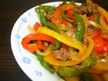 酒の肴のラムと野菜のスパイス炒め