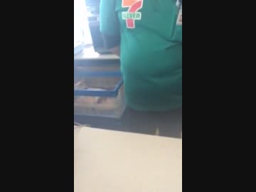 コンビニ店員にケンカを売る子供