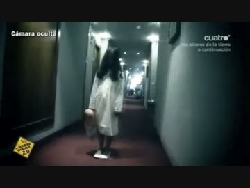 女の子が通路に立っているだけのドッキリ