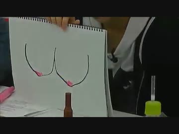 共演者の胸をリアルに写生する女性声優