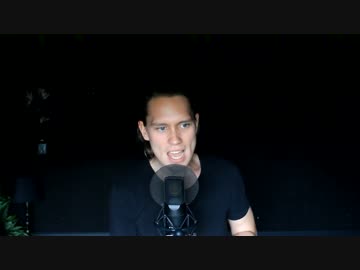 アニソンメドレーを熱唱する外国人