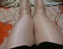 次は俺の嫁のナチュラル色パンスト(ry