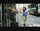 High Five New York NYでタクシーを呼ぶ手にサプライズハイタッチ