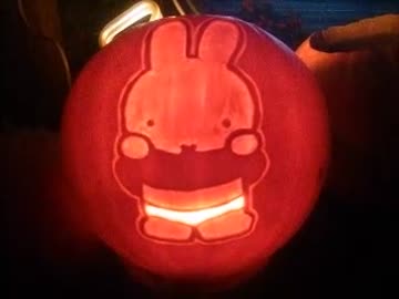 ハロウィンかぼちゃで「ミッフィー」を彫ってみた