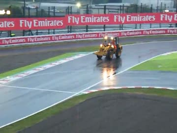 ２０１４Ｆ１日本グランプリ　レース後引き上げるマーシャルの皆さん