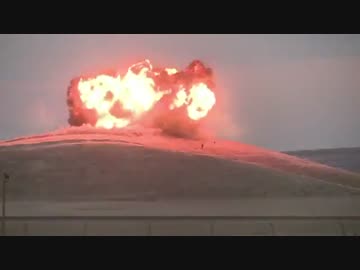 ISISが黒旗を掲げた直後、アメリカ軍に爆撃される。 【死亡フラグ】