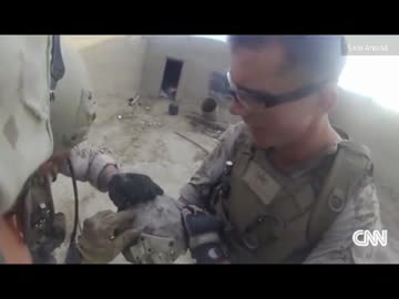 米海兵隊員がスナイパーから狙撃される