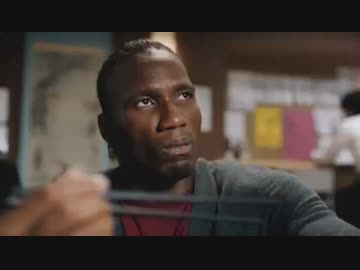 世界各国行く先々でメッシに先を越され、ふてくされるドログバ！