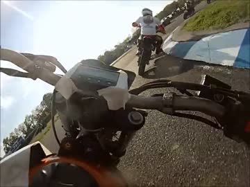 トリッカーでモタードレースに参戦