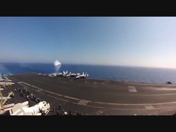 F/A-18超低空でソニックブーム