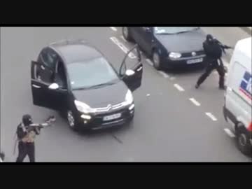 【閲覧注意】イスラム教徒が暴走？フランス・パリで命乞いの警官に