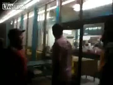 ストリートファイト358　余所見から躊躇のない右