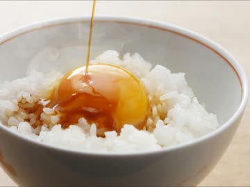 ささやきつつ卵かけご飯＋αを食べるだけ。