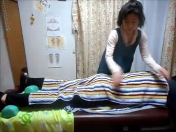 りらく屋の足踏みマッサージ＋叩打法（足～腰）