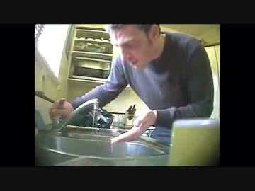 蛇口からビールが出るドッキリ