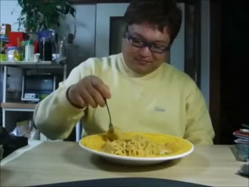 ハチ食品　激辛カルボナーラ　試食レビュー