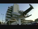 横田基地沿いのエキゾチックな通りを歩く