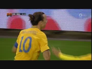 キーパーのヘディングをそのままオーバーヘッドで押し込む