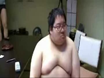 肉丸の背後に映る謎の脚　検証