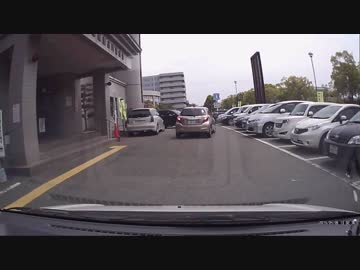ドライブレコーダー　おばあちゃんの駐車技術　車載