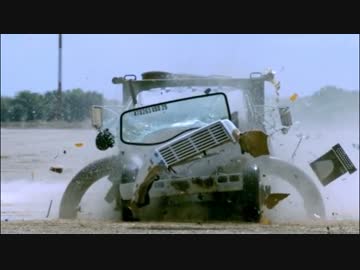 トラック用の交通バリアのテスト