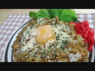 【ピリっとスパイシー】カレーピラフ卵黄チーズ乗せ