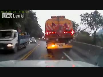 【台湾】峠道でオカマを彫られ→ブレーキ故障→暴走→壁にぶつけ生還