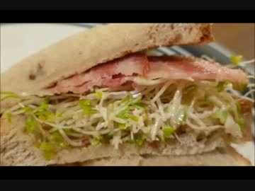 アメリカの食卓 473 調理済みカリカリベーコンでサンドイッチ！