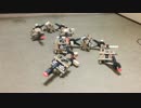 地を這い、後半は工具を持つ