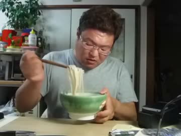 静葉ちゃんがうどん食べるよ