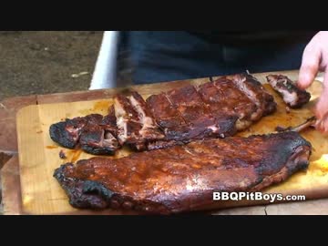 スモークドスペアリブのサンドイッチ