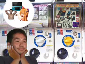 ガチャガチャを回す先輩.mp4