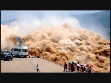 【中国】  黄河の放水が凄すぎて｢神々の領域」に達していると噂に！！