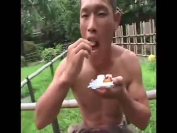 せせらぎの里公苑で武蔵製菓のみたらし団子を食べる野獣系王道の好青年 ニコニコ動画