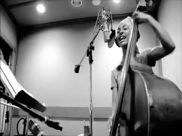 Esperanza Spalding y Gretchen Parlato- -Inutil Pasagem- (Jobim)
