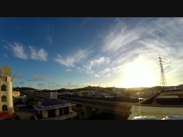 【まるでCG】芸術的すぎる美空に乱入したヒコーキ雲がこれまた