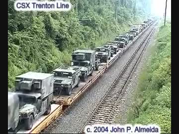 軍事貨物列車が10分間通過するだけの動画