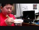 うどんを食べるシャムチルドレン