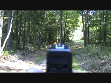 グロック19で的を撃ちまくる