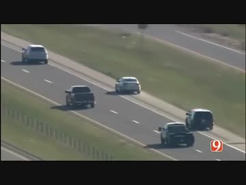 追跡中の2警察車両にアクシデント、逃走車も横転(米 09/28)