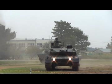 陸上自衛隊戦車『超信地旋回GP』 芝の犠牲の上、旋回します！！