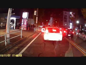 目の前で事故がおきたのにヒョーヒョーとしてる在日.wmv